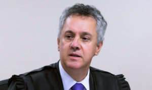 Read more about the article Desembargador Gebran é elogiado pela atuação no Direito da Saúde (28/09/2021)